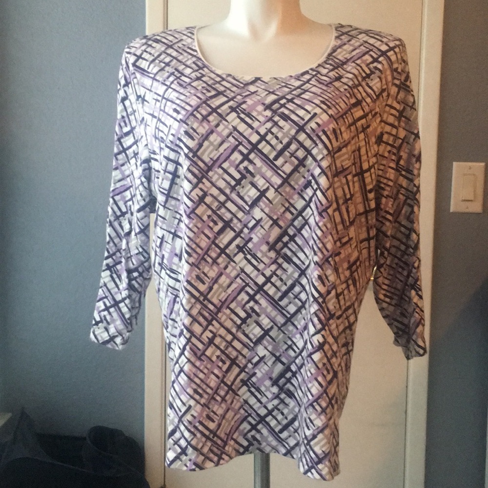 Purple gray and white three-quarter sleeve T-shirt